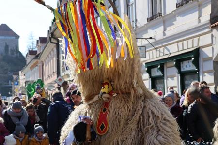 Kamnik so obiskali koranti iz Zamušanov pri Ptuju in v mestno jedro privabili nepregledno množico, željno ogleda tradicionalne pustne šege (22)